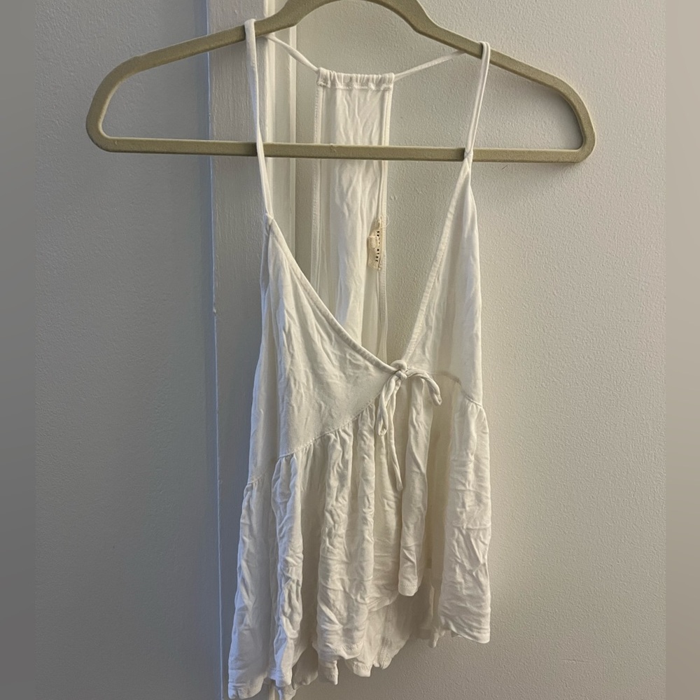 Super cute top in cream size M